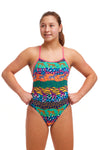 Filles Twisted One Piece Gone Wild
