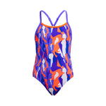 Filles Twisted One Piece rejoignent la ligne